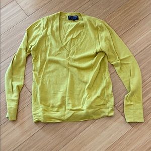 Banana republic v neck sweater size small